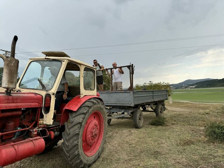 Доброволци почистиха подстъпите към Лисиците и местността Чит кая