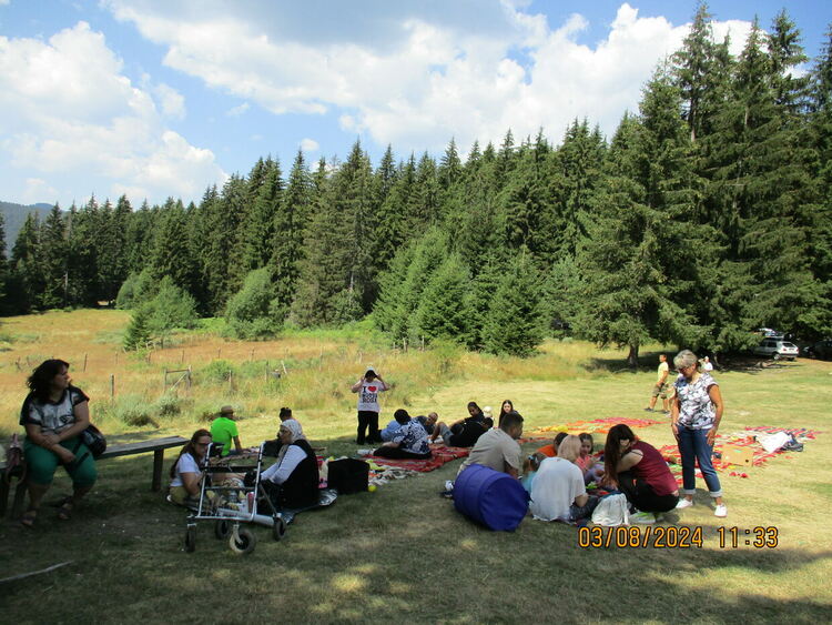 Децата от Съюза на инвалидите огласиха Смолянските езера /галерия/  