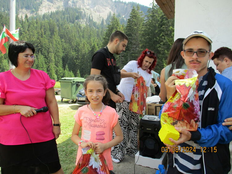 Децата от Съюза на инвалидите огласиха Смолянските езера /галерия/  