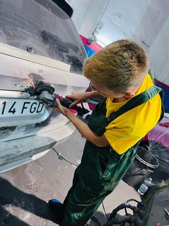 Учениците от ПГТАТ „Н. Й. Вапцаров“ се завърнаха след практика в Испания