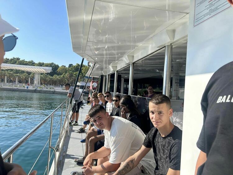 Учениците от ПГТАТ „Н. Й. Вапцаров“ се завърнаха след практика в Испания