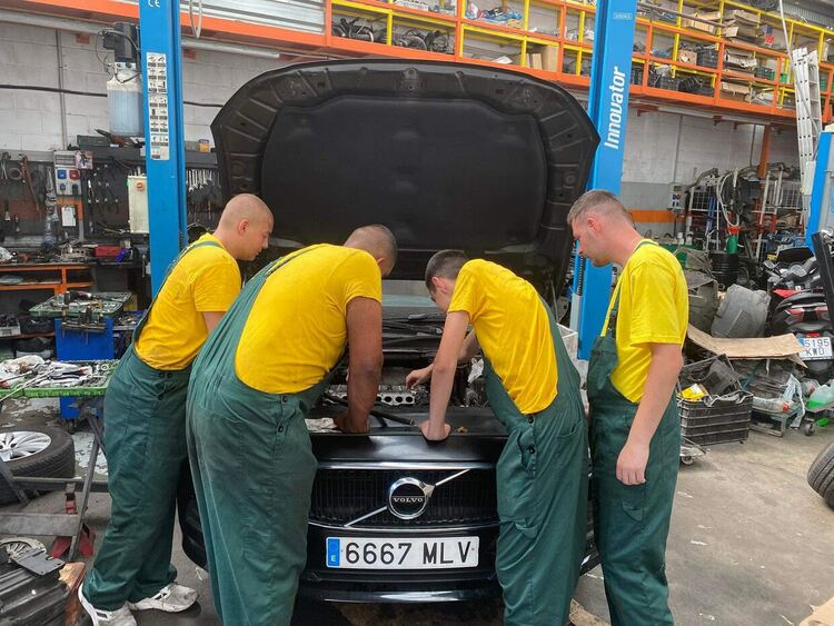 Учениците от ПГТАТ „Н. Й. Вапцаров“ се завърнаха след практика в Испания