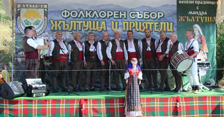 С богата фолклорна програма Жълтуша отбеляза своя селищен празник