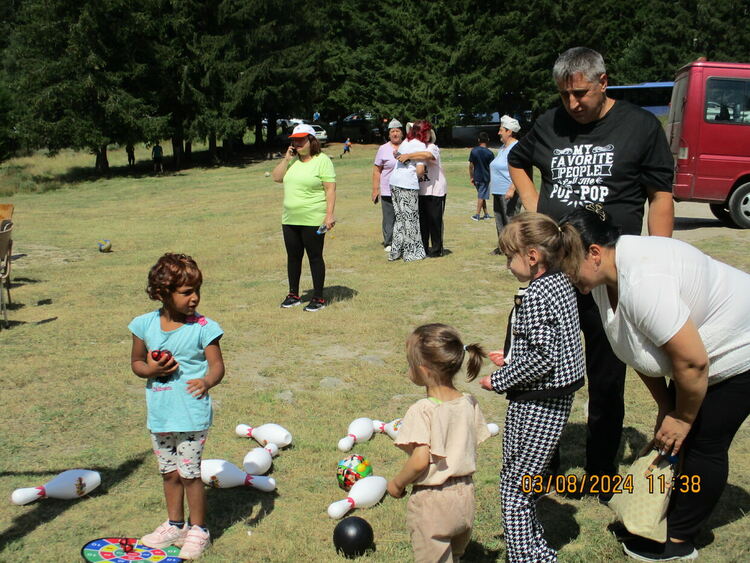 Децата от Съюза на инвалидите огласиха Смолянските езера /галерия/  