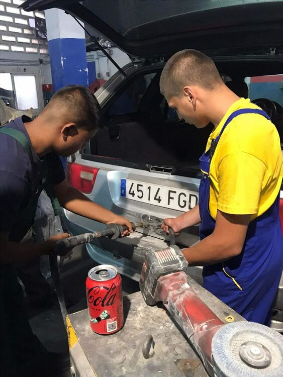 Учениците от ПГТАТ „Н. Й. Вапцаров“ се завърнаха след практика в Испания