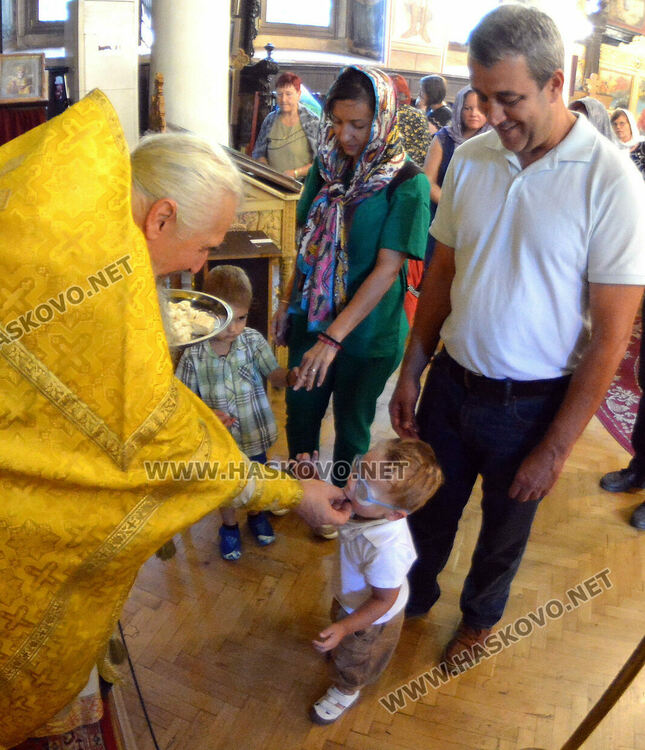 Празнични литургия и освещаване на грозде в Хасково на Преображение Господне
