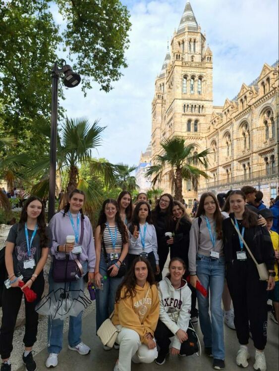 Ученици от Езиковата със сертификати за владеене на английски от Лятно езиково училище в Лондон