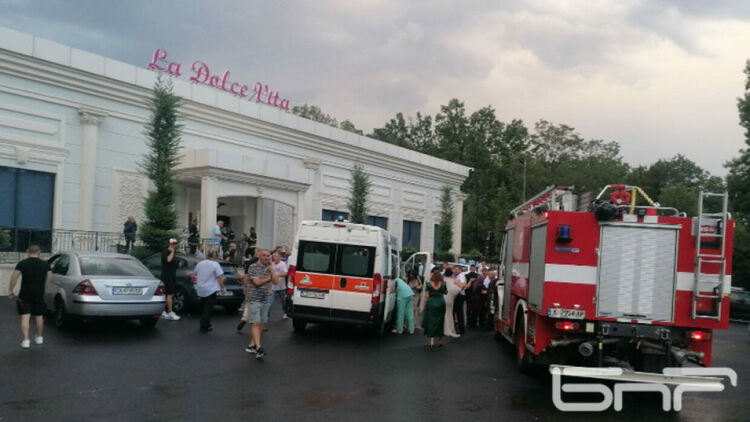 Разследват инцидента с падналия таван на сватбен салон в Кърджали,задържаха двама мъже и една жена