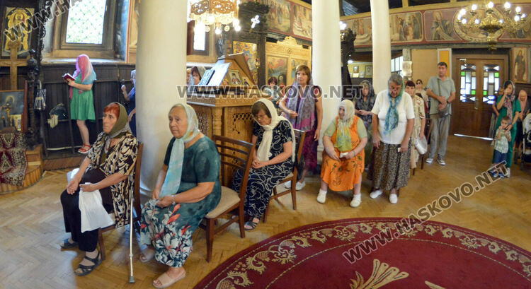 Празнични литургия и освещаване на грозде в Хасково на Преображение Господне