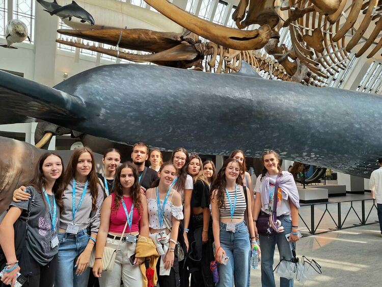 Ученици от Езиковата със сертификати за владеене на английски от Лятно езиково училище в Лондон