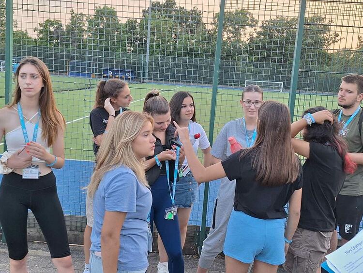 Ученици от Езиковата със сертификати за владеене на английски от Лятно езиково училище в Лондон