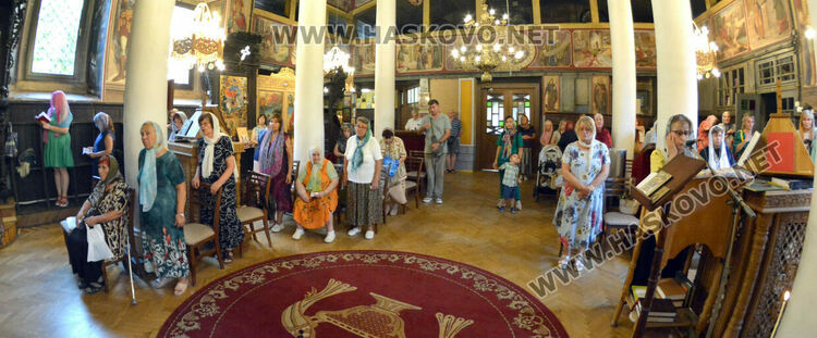 Празнични литургия и освещаване на грозде в Хасково на Преображение Господне