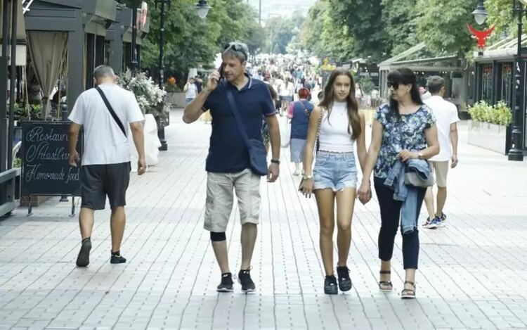 Парите на младите хора в универсалните пенсионни фондове да се инвестират по-рисково, за да носят по-голяма доходност, е една от предвижданите промени. За по-възрастните ще се прилагат консервативни инвестиционни схеми.