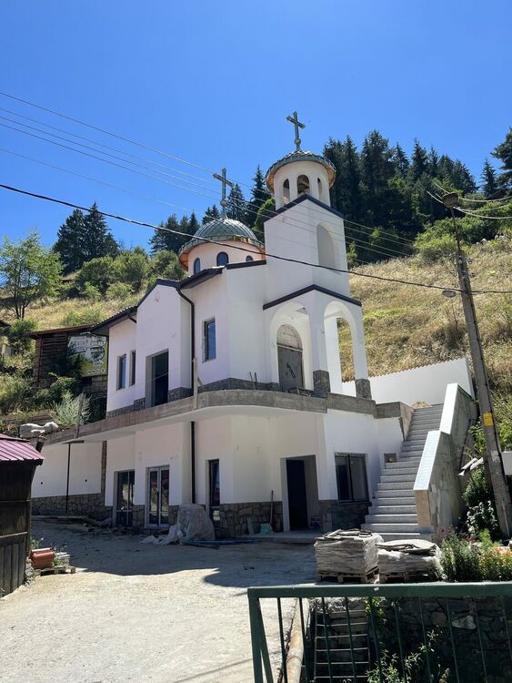 Новият православен храм в Забърдо е съграден, предстои да бъде изографисан