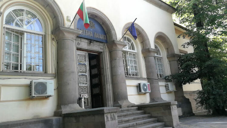 Крадци на дизел се споразумяха със съда