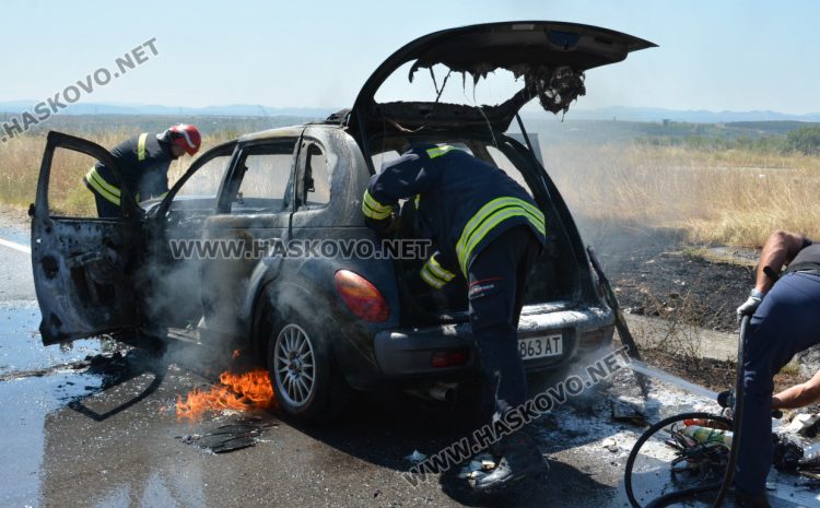 „Крайслер“ се самозапали и изгоря на път Е-80 край Хасково