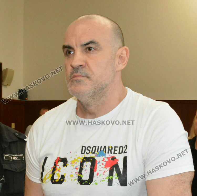 Ухапвания от дървеници не успяха да извадят обвиняем от ареста 