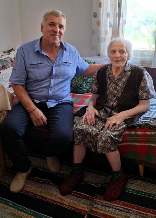 Община Асеновград награди столетница от село Бачково