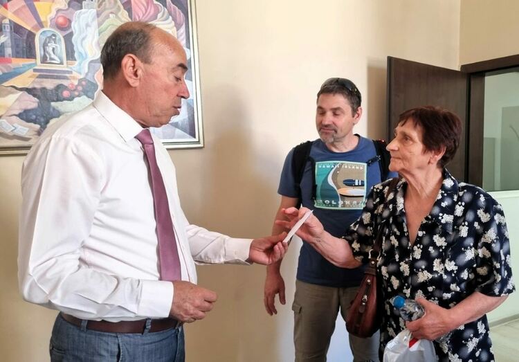 Община Асеновград награди столетница от село Бачково