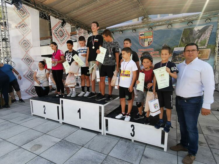 С велосъстезание Девин даде начало на празника на града и минералната вода /галерия/