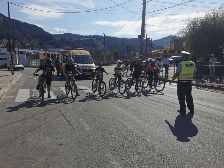 С велосъстезание Девин даде начало на празника на града и минералната вода /галерия/