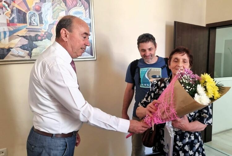 Община Асеновград награди столетница от село Бачково