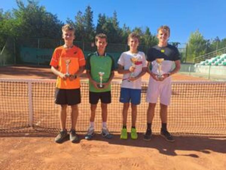 Българи спечелиха финала на двойки от международния тенис турнир в Хасково