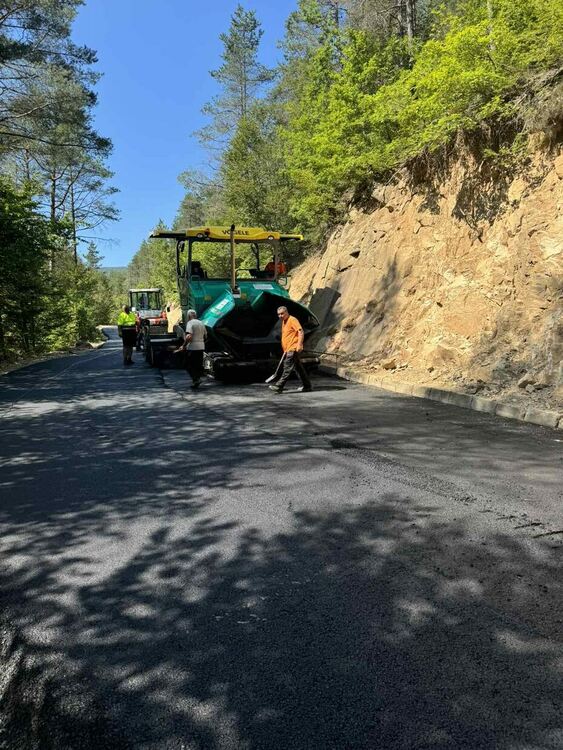 Вече има нов асфалт по пътя Витина-Поляна