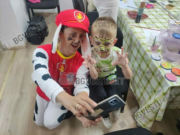 В арт работилници в Съюза на слепите изработвот предмети, за да помогнат на 18-годишния Мариян