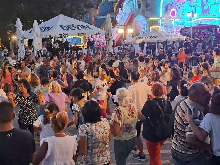 Хиляди гости от страната и чужбина за Празника на град Девин и минералната вода 