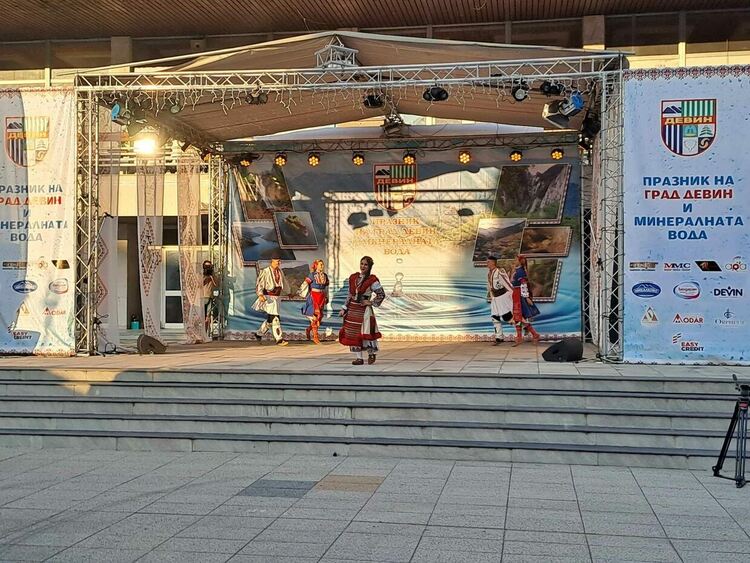 Хиляди гости от страната и чужбина за Празника на град Девин и минералната вода 