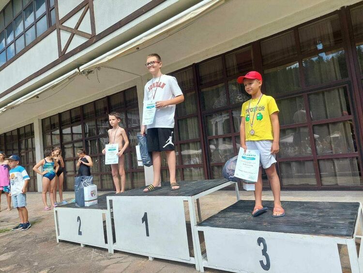 19 участници се включиха в турнира по плуване в чест на Празника на Девин и минералната вода 