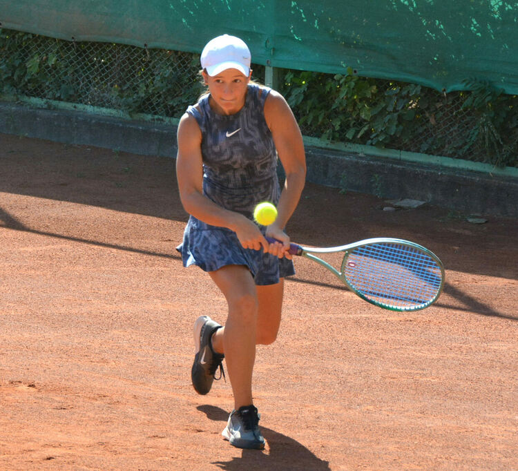 Рая Маркова и Алберт Пипи са победителите в Международния тенис турнир в Хасково 
