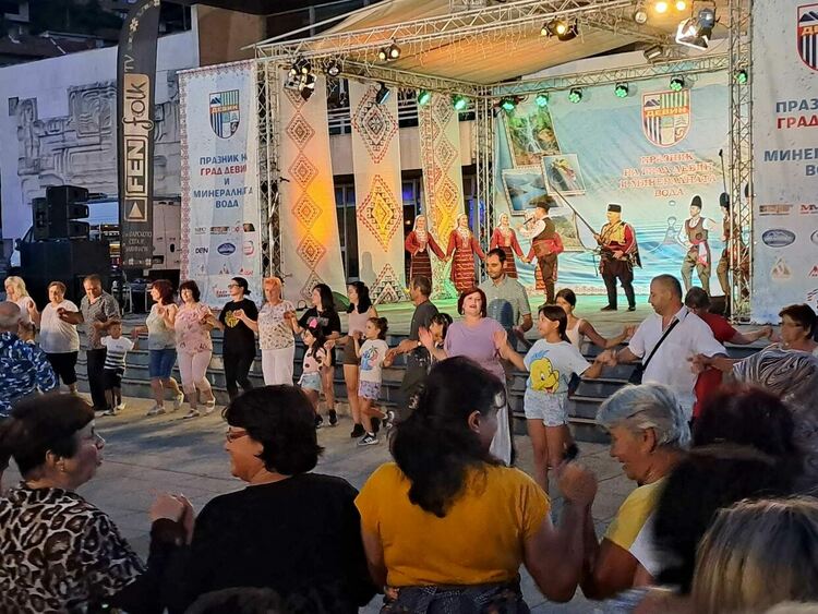 Хиляди гости от страната и чужбина за Празника на град Девин и минералната вода 
