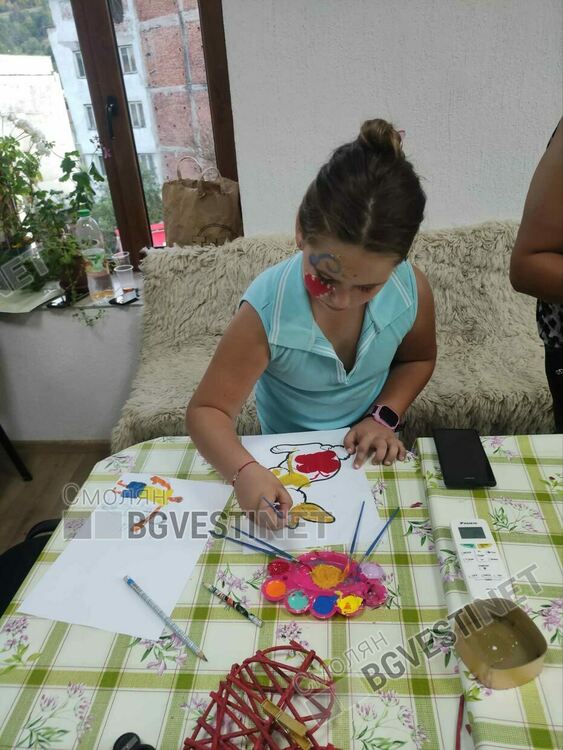 В арт работилници в Съюза на слепите изработвот предмети, за да помогнат на 18-годишния Мариян