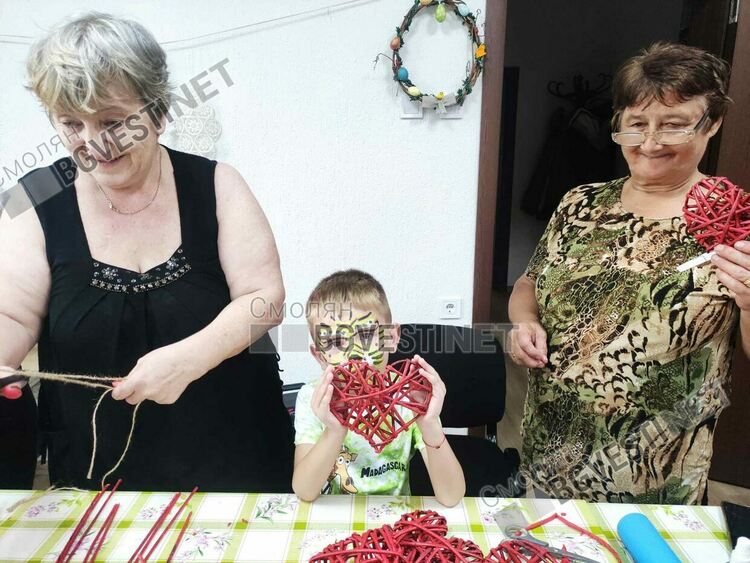 В арт работилници в Съюза на слепите изработвот предмети, за да помогнат на 18-годишния Мариян