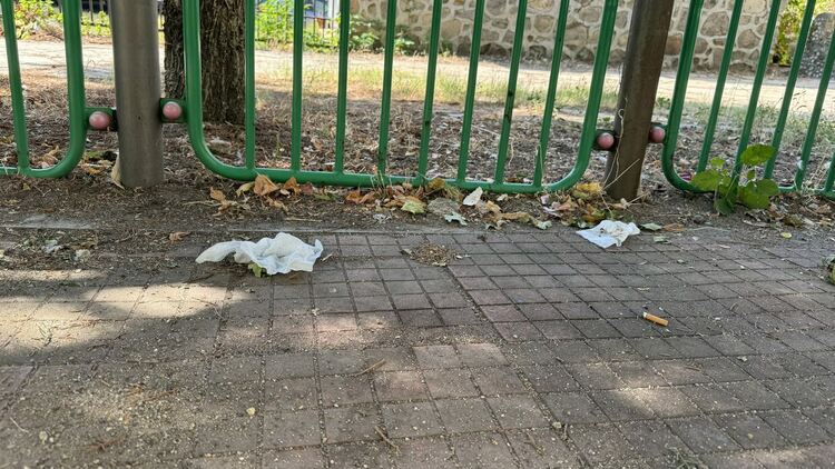 Опасна и неподдържана детска площадка в Хасково 