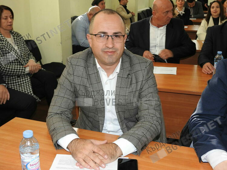 Кадир Мустафов