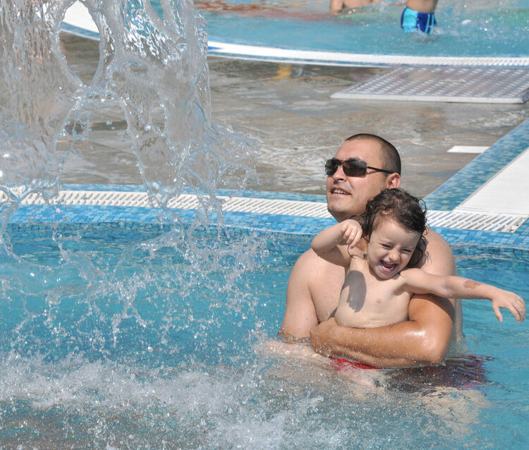 Изобразяват забележителности на спирките в Минерални бани