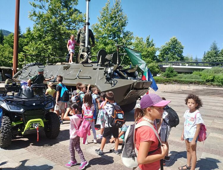 Стотици деца се спускаха по алпийски тролеи в центъра на Смолян