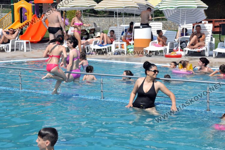 Изобразяват забележителности на спирките в Минерални бани