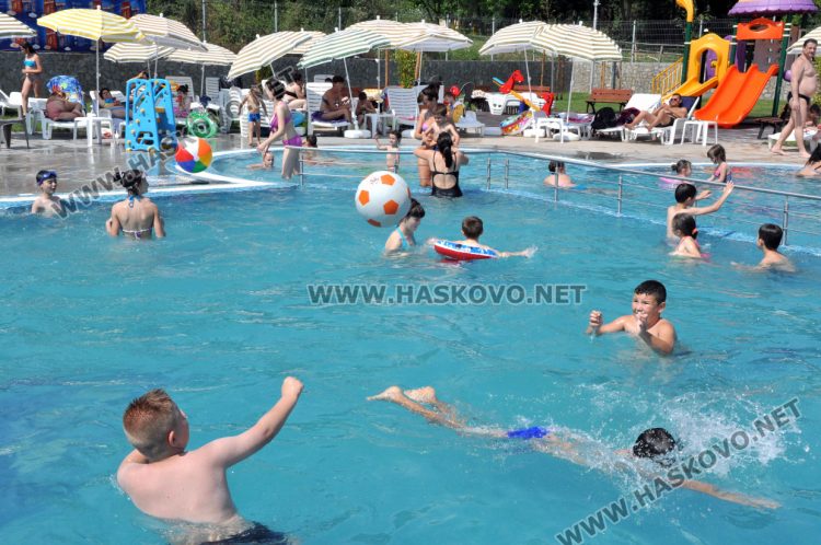 Изобразяват забележителности на спирките в Минерални бани