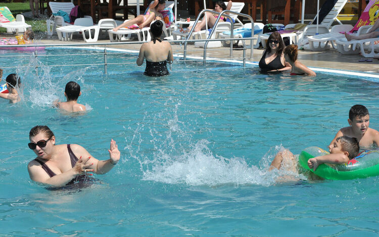 Изобразяват забележителности на спирките в Минерални бани