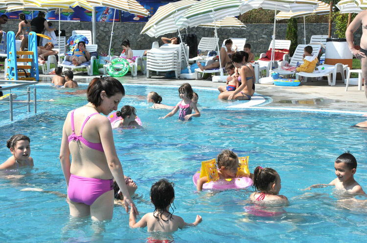 Изобразяват забележителности на спирките в Минерални бани