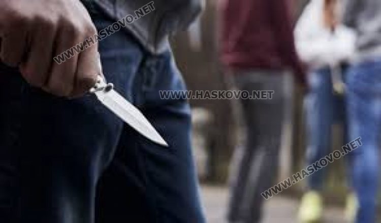 Хванаха 14-годишен, заплашил жена с нож за 7 лева