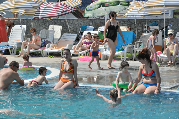 Изобразяват забележителности на спирките в Минерални бани