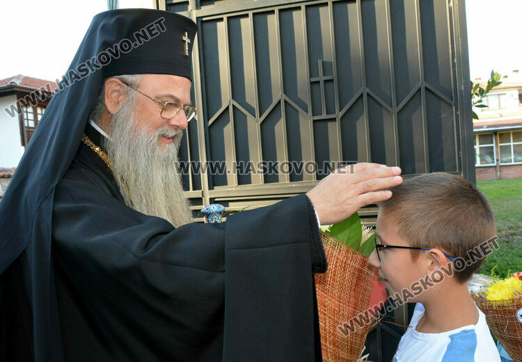 Стотици миряни посрещнаха чудотворна икона в Хасково