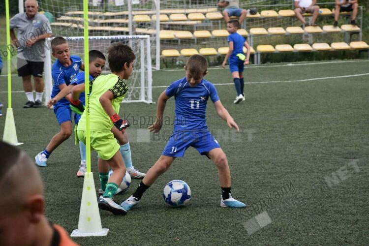 Футболният спец Светли Горчев тренира деца от Футболна академия "Арда 1924"