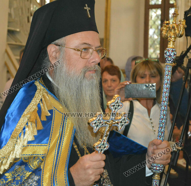 Стотици миряни посрещнаха чудотворна икона в Хасково