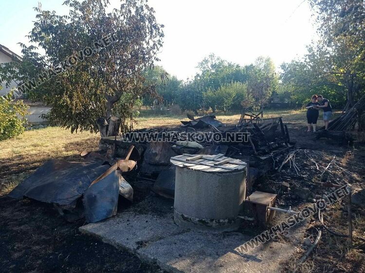 Пожарът край Хасково засегна къща, унищожи пристройки и фотоволтаична централа